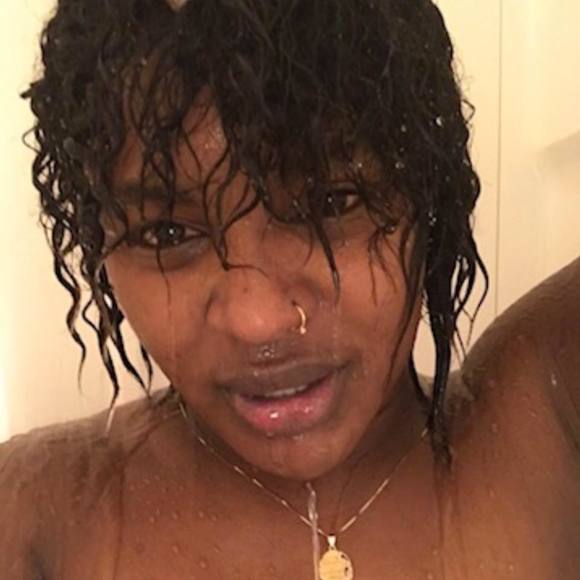 Meet your Posher, Quintella - Picture 1 of 1